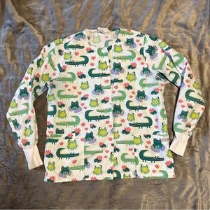 Small. Stretchy. Alligator, frog scrub jacket. Smoke free home